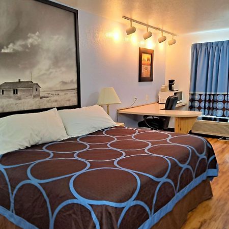 Super 8 By Wyndham Three Hills Ab Hotell Eksteriør bilde