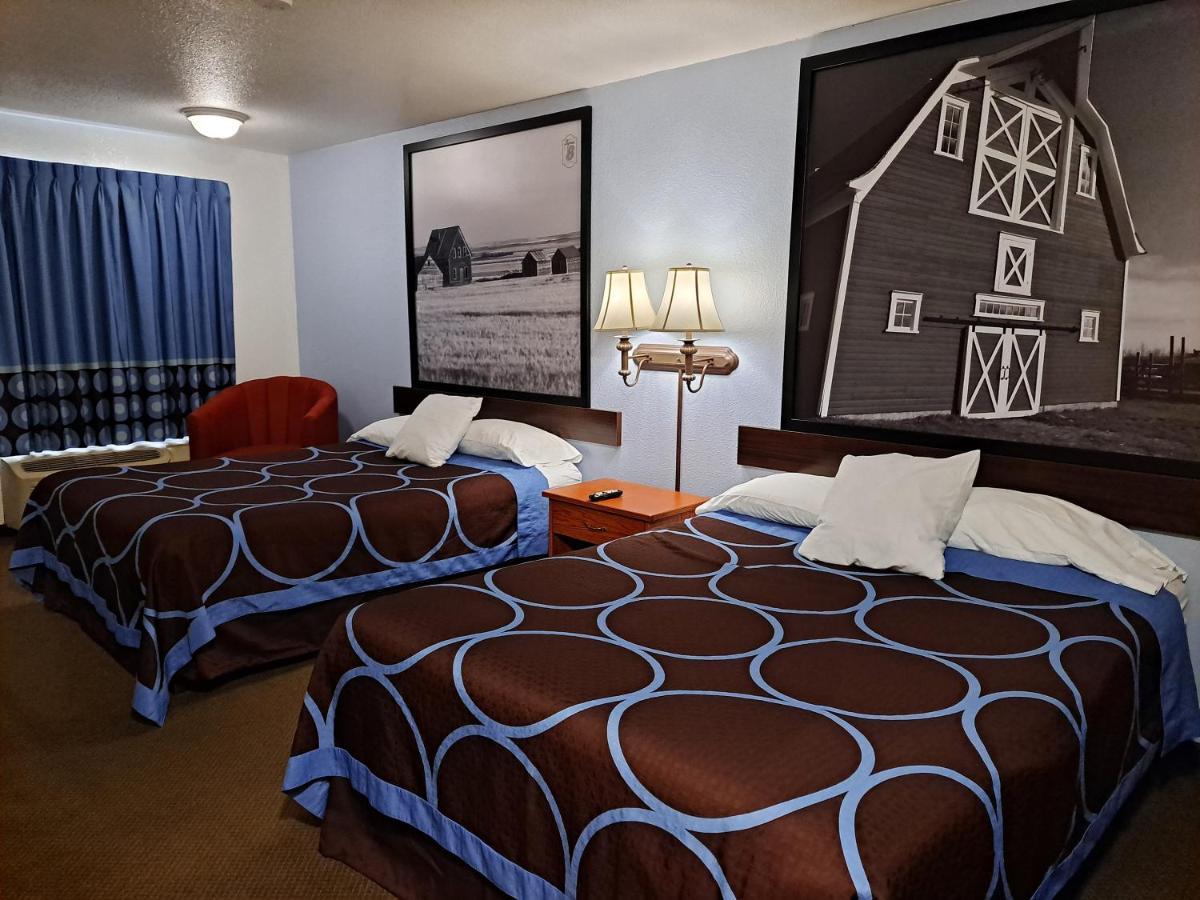 Super 8 By Wyndham Three Hills Ab Hotell Eksteriør bilde