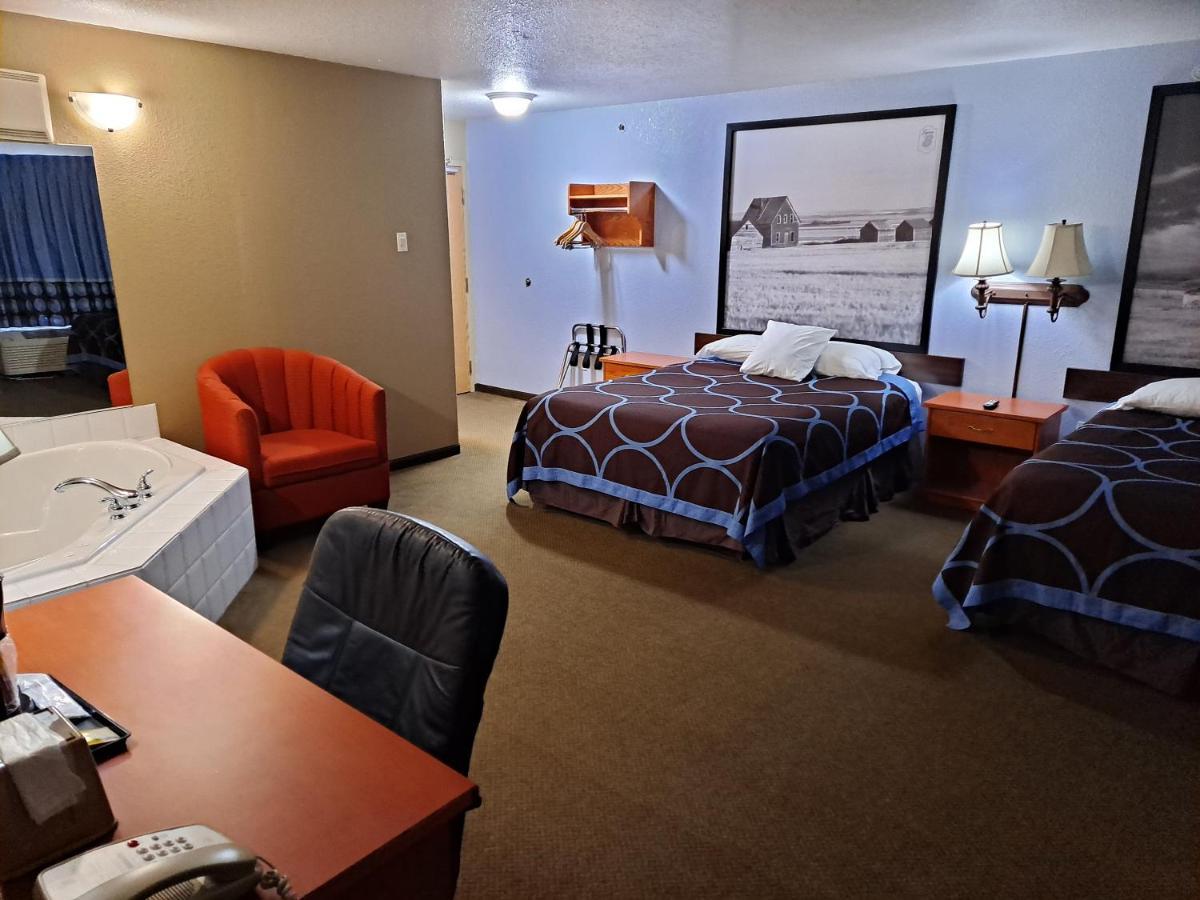 Super 8 By Wyndham Three Hills Ab Hotell Eksteriør bilde