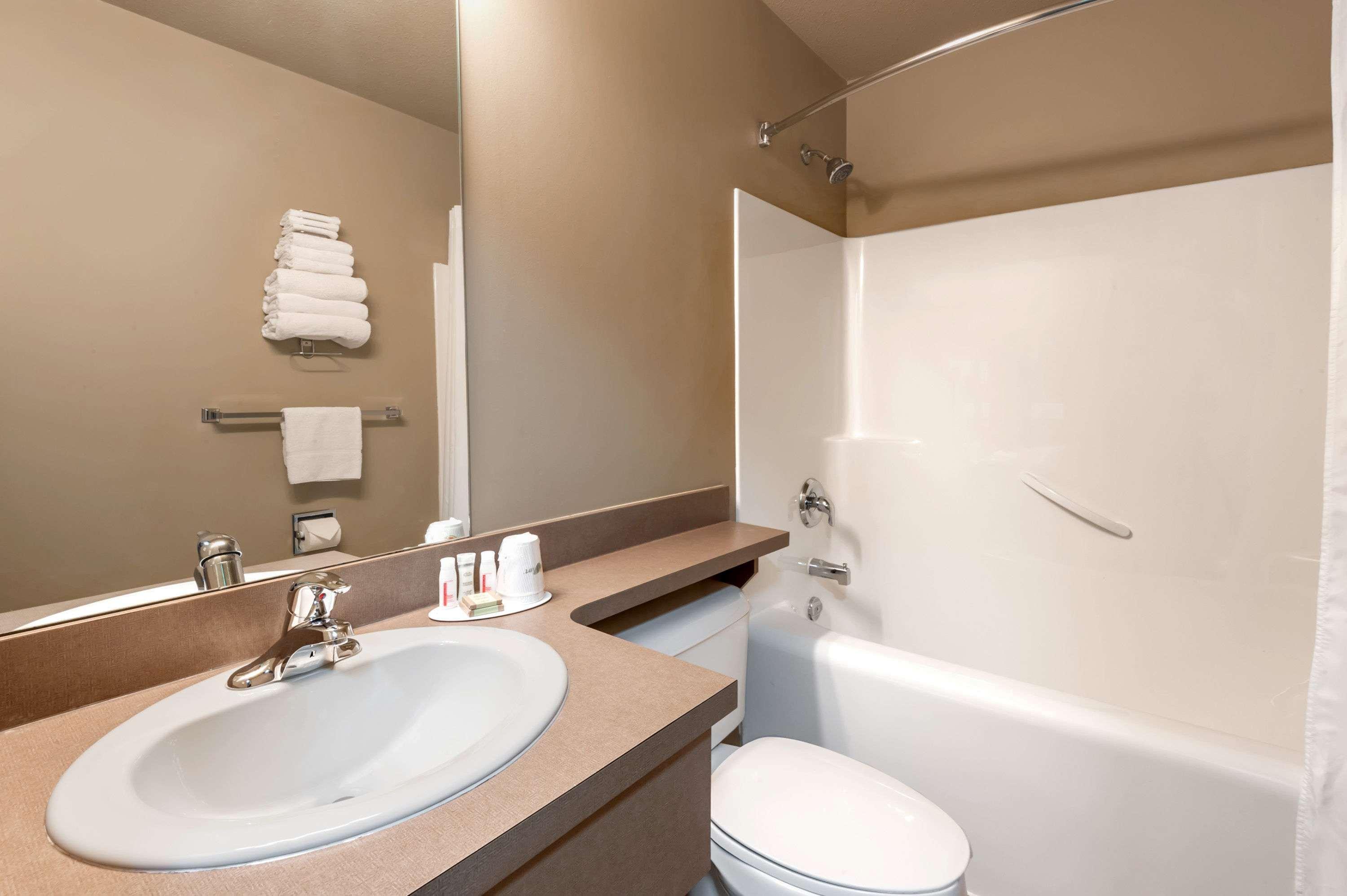 Super 8 By Wyndham Three Hills Ab Hotell Eksteriør bilde