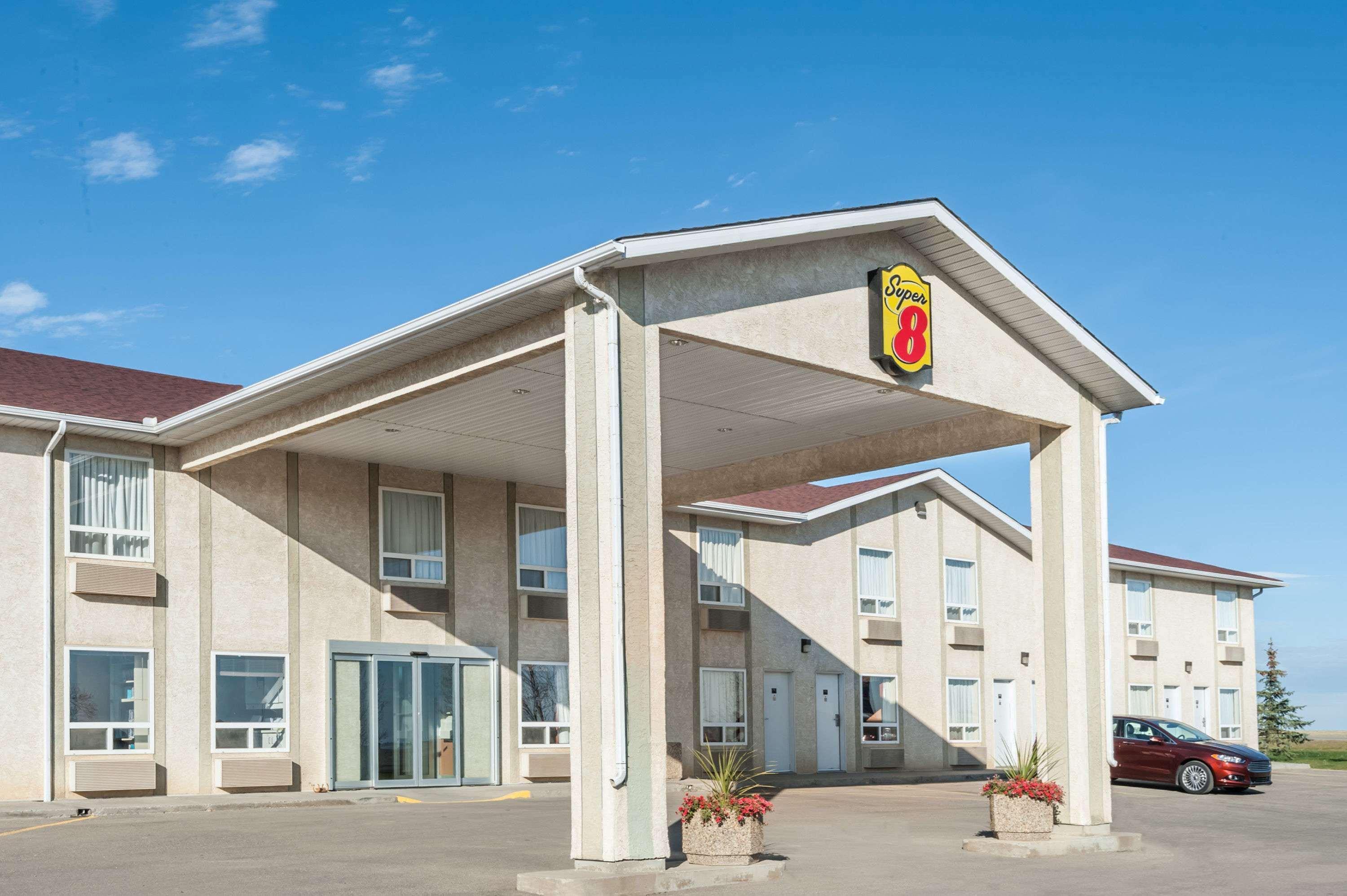 Super 8 By Wyndham Three Hills Ab Hotell Eksteriør bilde