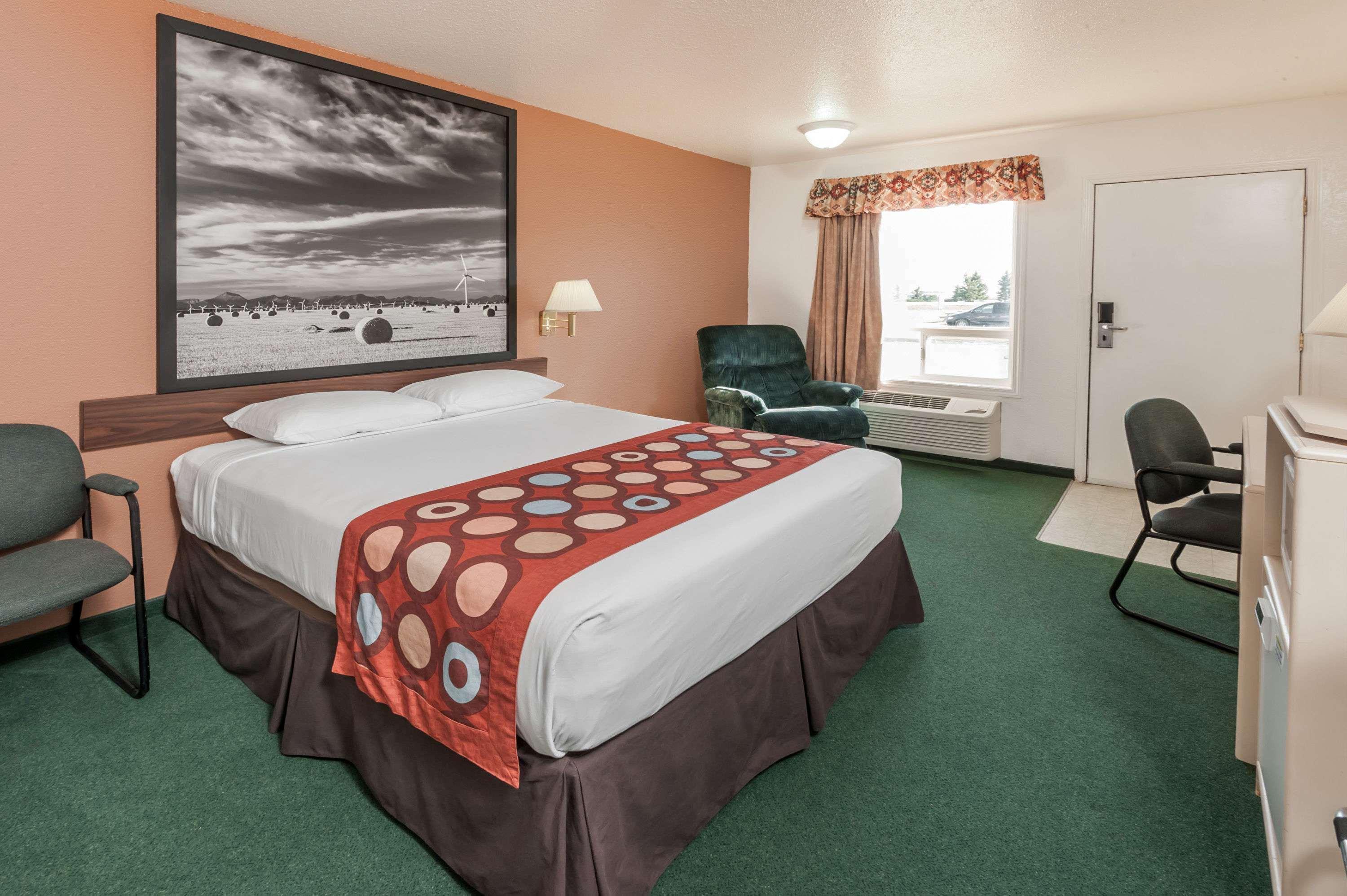 Super 8 By Wyndham Three Hills Ab Hotell Eksteriør bilde